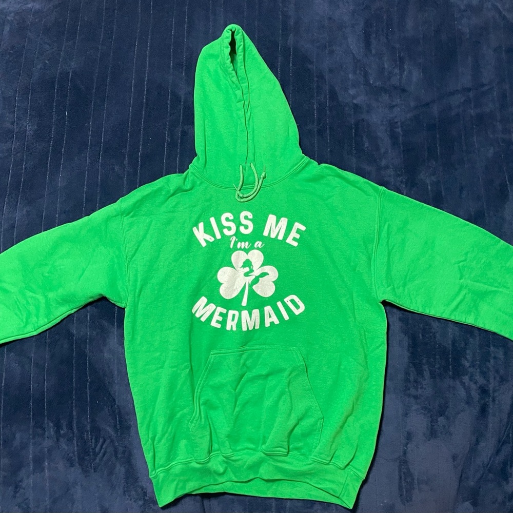 Gilden Adult Medium Green Kiss Me I’m An Irish Mermaid Hooded Sweatshirt